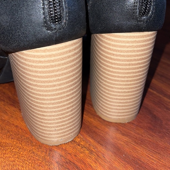 Women's Block Heels - Picture 5 of 7